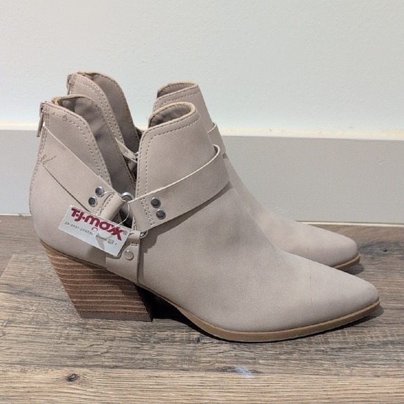 Dolce Vita Taupe Ankle Booties - Picture 1 of 5